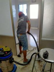 Mẹo vệ sinh sàn gỗ mùa mưa đúng cách