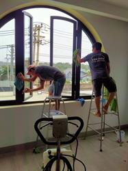 9 Cách làm sạch gương nhà tắm hiệu quả, sáng bóng như mới